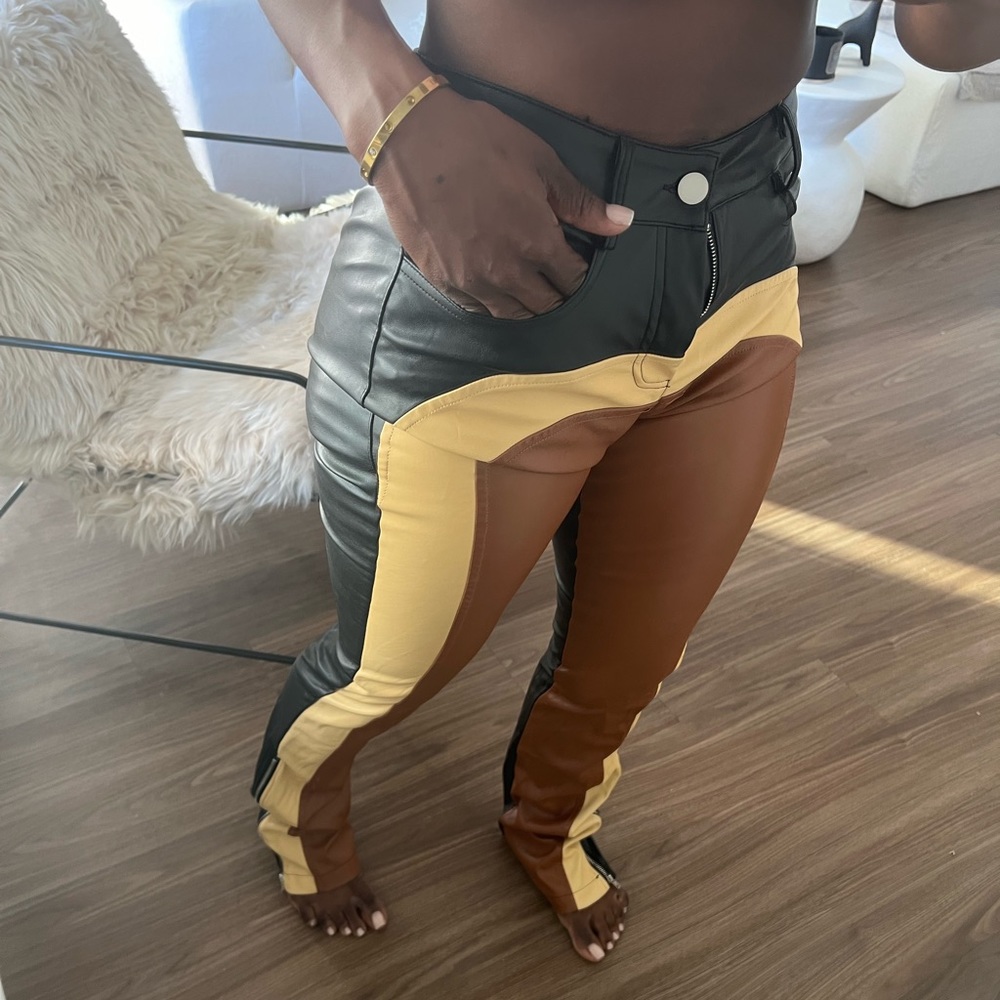 Super cute | stretchy size small | zipper broken